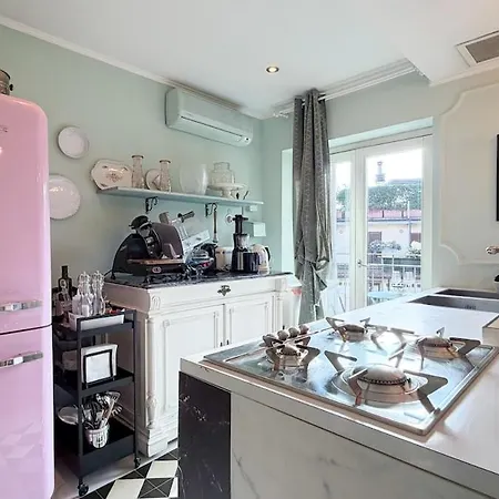 Cozy With Balcony Metro Minutes Away Apartament *