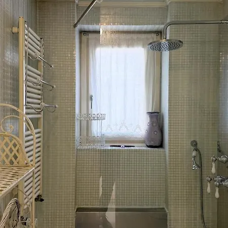 Cozy With Balcony Metro Minutes Away Apartament *