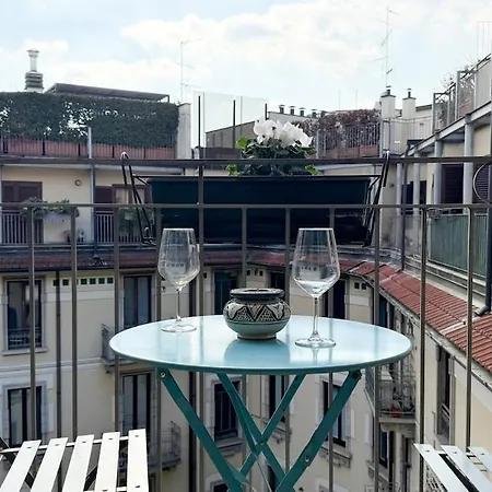 Apartament Cozy With Balcony Metro Minutes Away Mediolan