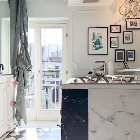 Apartament Cozy With Balcony Metro Minutes Away *